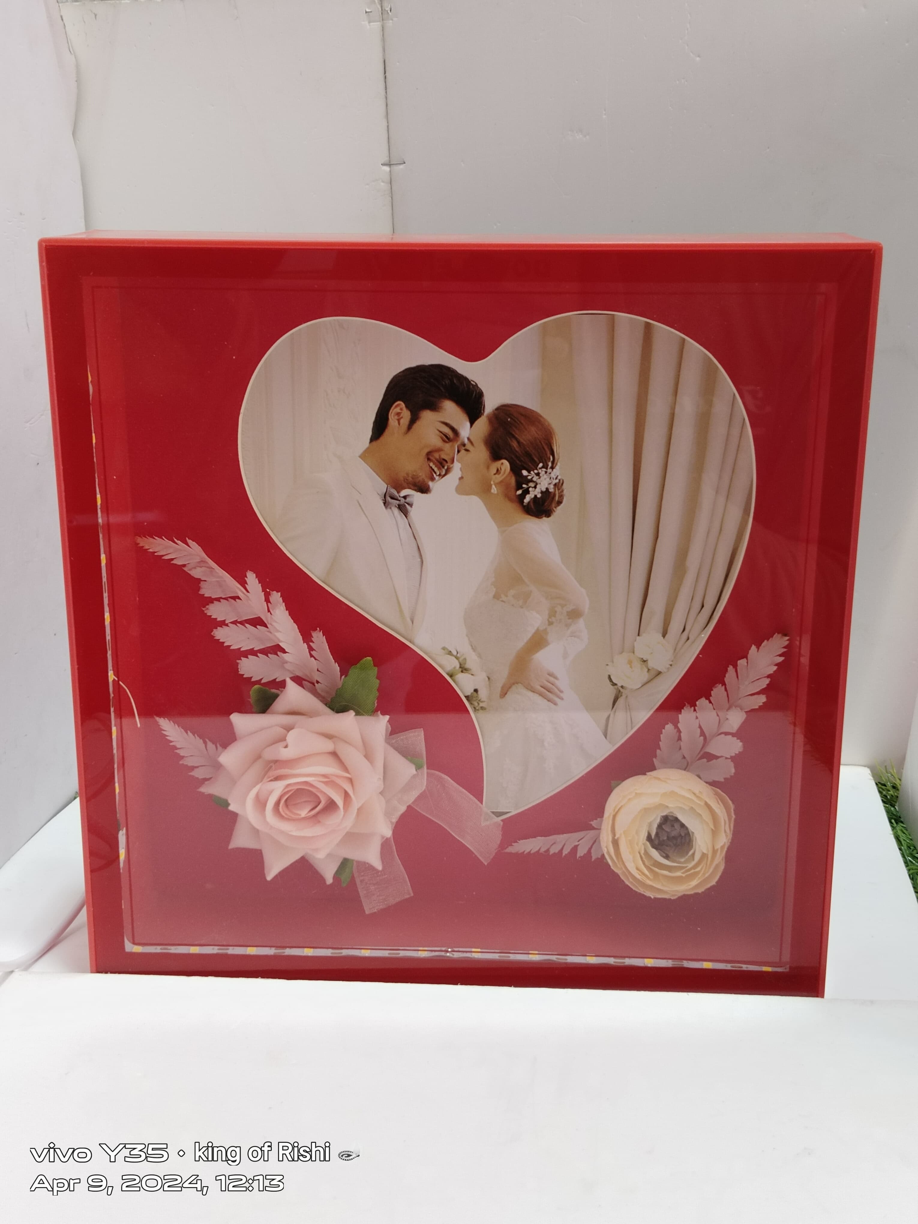 Angroos Majestic Love photo frame with touch LED light (frame size: H 7in, W 7in) | photo frame | ph